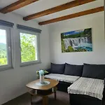 Appartamento Seosko Domacinstvo Bajbut