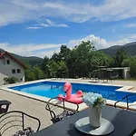 Seosko Domacinstvo Bajbut Appartamento Bihać
