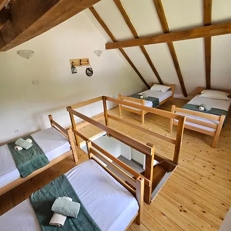 Seosko Domacinstvo Bajbut