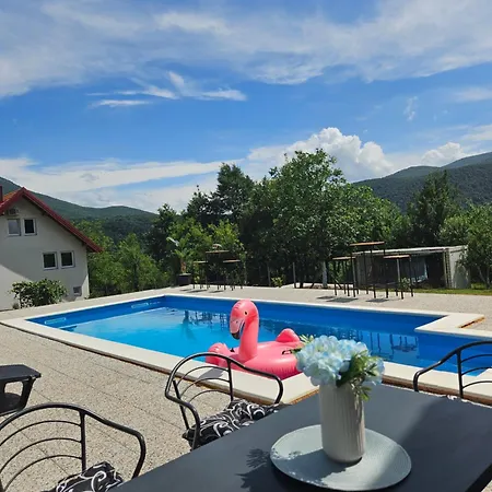 Seosko Domacinstvo Bajbut דירה Bihać